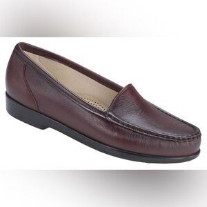 Never worn! SAS Simplify Slip On leather loafers deep brown size 9.5 extra wide